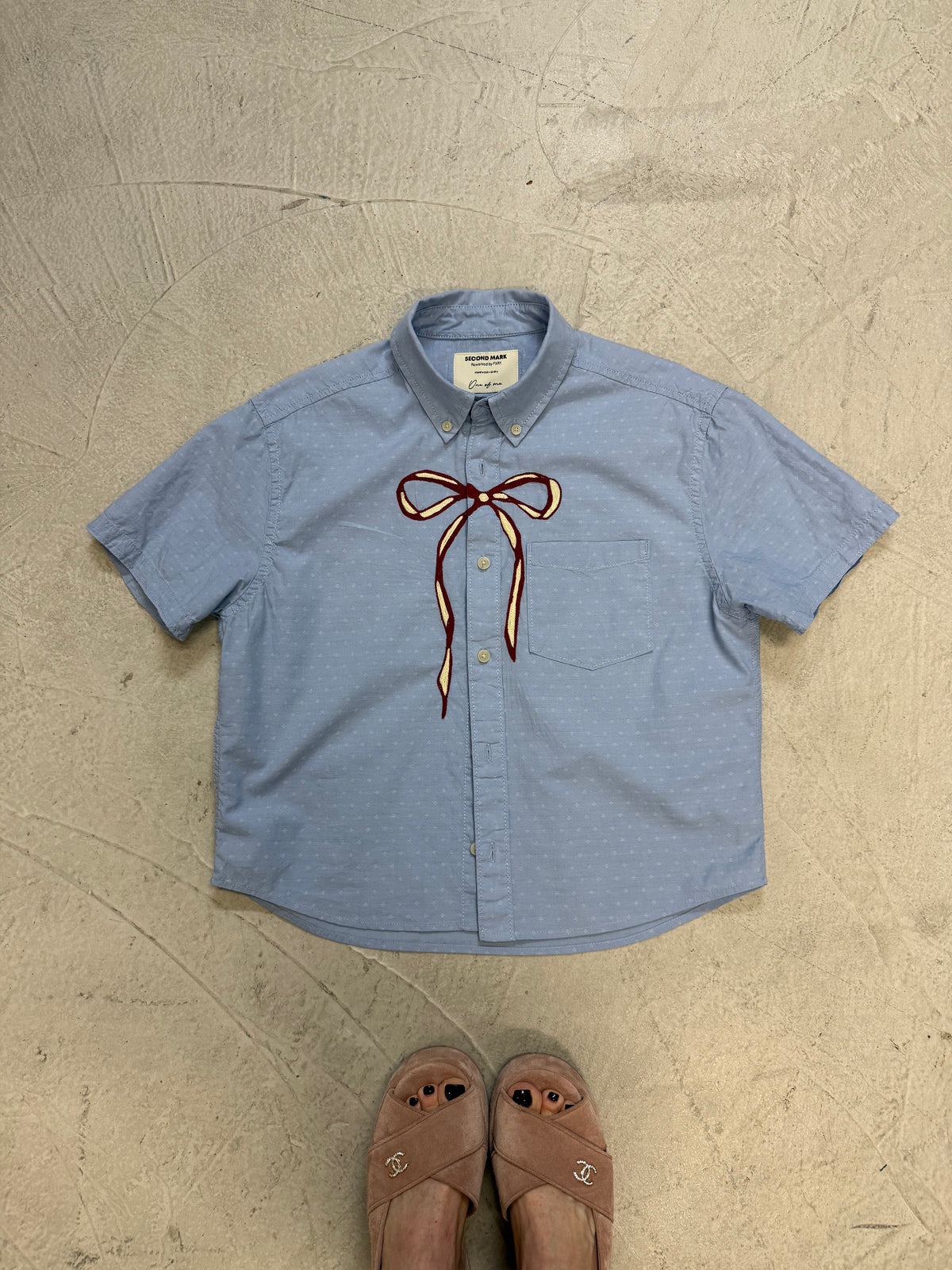 Cropped Short Sleeve Button Down — Textured Light Blue with Red and Cream Bow · XS/S