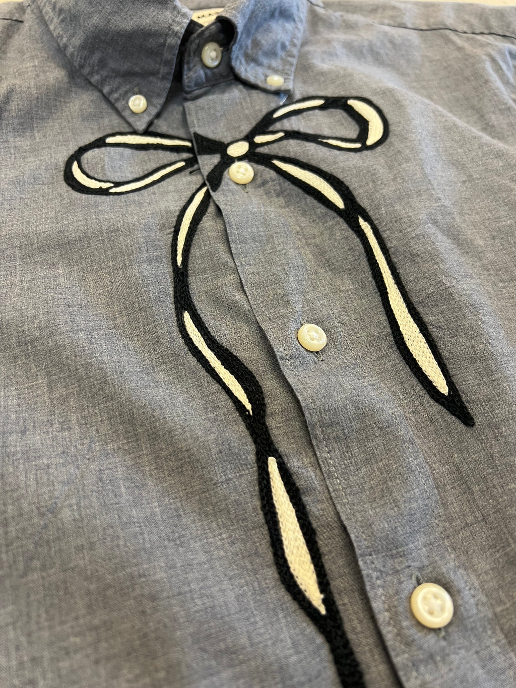 Cropped Long Sleeve Button Down — Grey with Black and Ivory Bow Across Chest · M/L